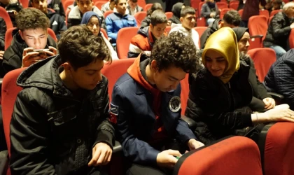 Gençler Kurtuluşu Oynadı, Büyükşehir’den Kültür Gezisi Kazandı