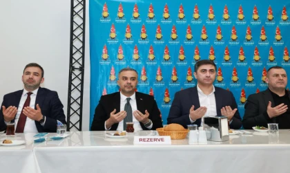 Başkan Toptaş, muhtarlarla iftar sofrasında buluştu