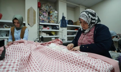 KAMEK’te Kadınlar Hem Öğreniyor Hem Üretiyor