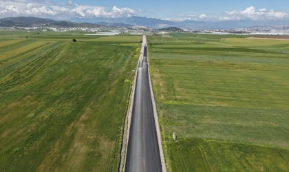 Büyükşehir, Dulkadiroğlu Elmalar – Çokyaşar Yolunda Asfalt Serimini Hızla Sürdürüyor