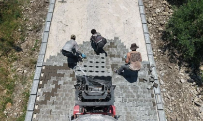 Büyükşehir, Andırın Kırsalında Yol Yatırımlarını Sürdürüyor