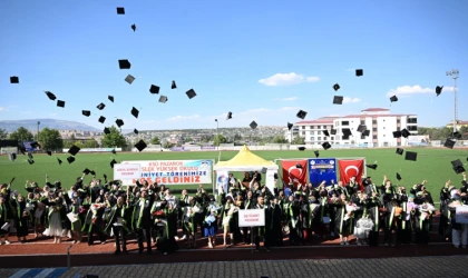 Pazarcık Meslek Yüksekokulu'nda Mezuniyet Heyecanı