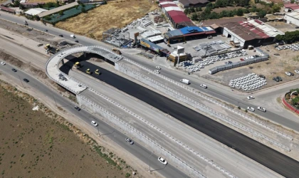 Sanayi Kavşağı’nda Sıcak Asfalt Mesaisi Sürüyor