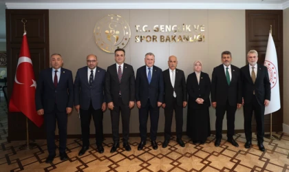 AK Parti Kahramanmaraş Heyeti Gençlik ve Spor Bakanı Bak ile Bir Araya Geldi