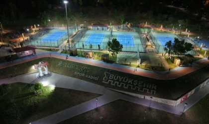 Büyükşehir, Tenis Kortlarında Çevrimiçi Rezervasyon Sistemini Başlattı