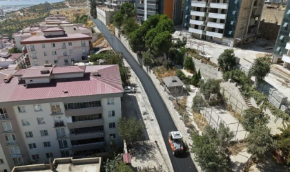 Büyükşehir, Onikişubat Kâtip Çelebi Caddesi’ni Asfaltlıyor